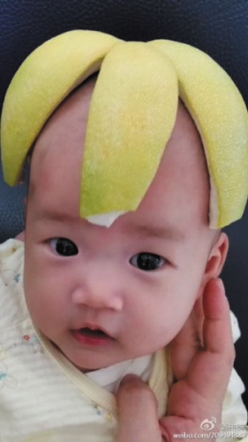 陈晓东晒爱女顶柚子皮萌照庆祝满两个月（图）