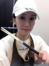 李念嘟嘴显俏皮 晒火锅照调侃“暴瘦传闻”