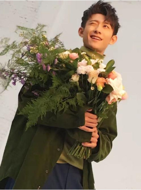 90后明星占半壁江山，《大学生来了2》为90后正名暖心毕业